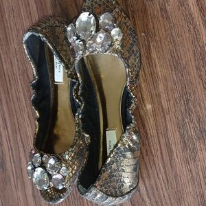 Simply Vera Wang Peep Toe Flats w/Embellishment - Gold/Black - 6